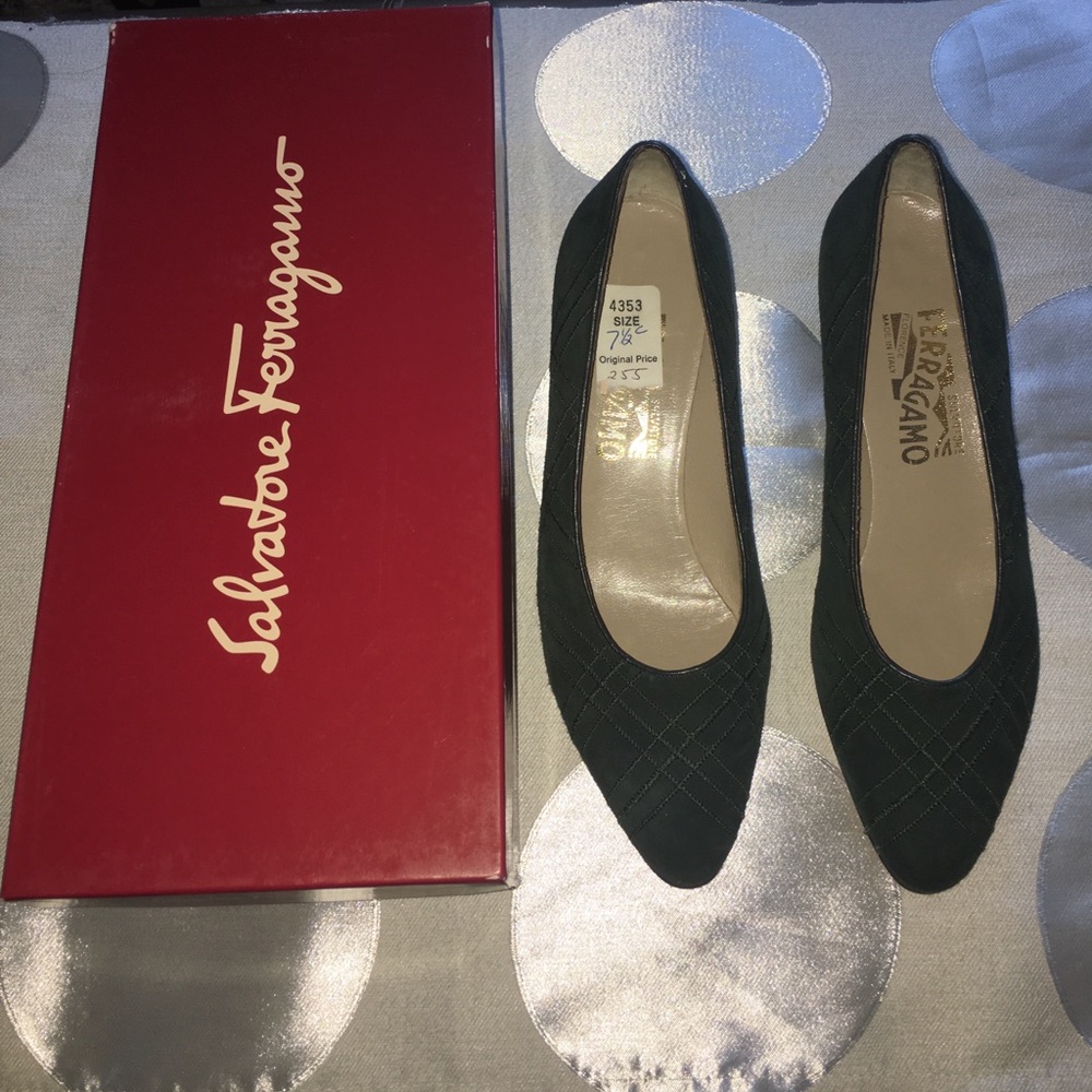 Salvatore Ferragamo Naomi Verde (Green) Englesse Suede Shoes - Size 7.5C